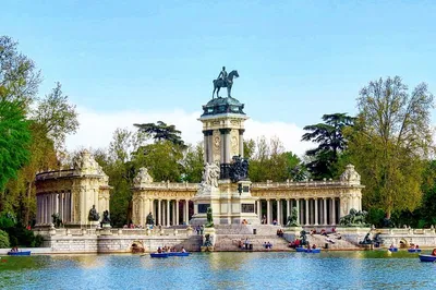 Discover Madrid's Majesty: A Personalized Half-Day City Tour