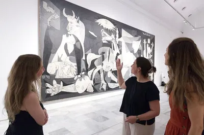 Reina Sofía Tour: Art Insider's Small Group Experience