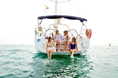 Barcelona Private Sailing: Open Bar, Snacks & City Views