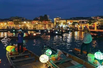 Hoi An by Twilight: Walking Tour, Sampan Ride & Lantern Magic!