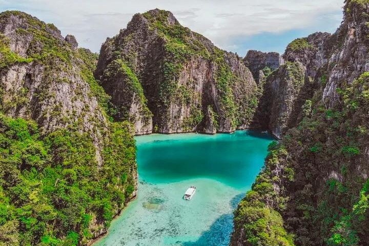 Discover Paradise: Phi Phi & Maya Island Speedboat Adventure from Krabi