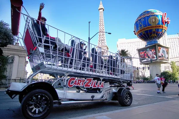 Vegas: Giant Shopping Cart Limo Ride on The Strip