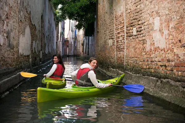 Venice Kayak Tour: Explore Canals with Local Guide