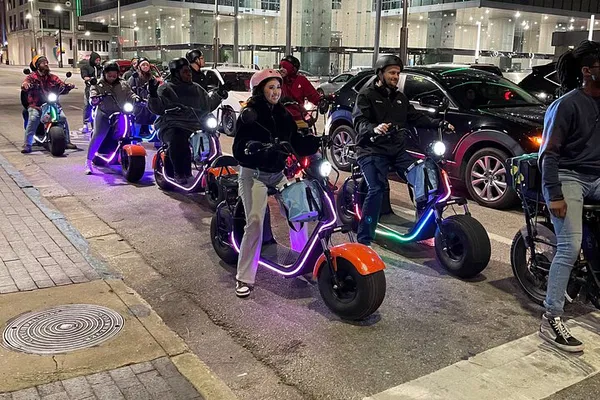 Dallas: Downtown E-Scooter Sightseeing & History Tour