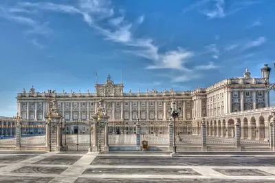 Royal Palace Madrid: Skip-the-Line Semi-Private Tour