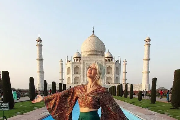 Unveiling Agra's Majesty: A Day Trip to the Taj Mahal & Agra Fort