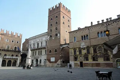 Unveiling Verona's Charms: A Walking Tour Through History & Romance