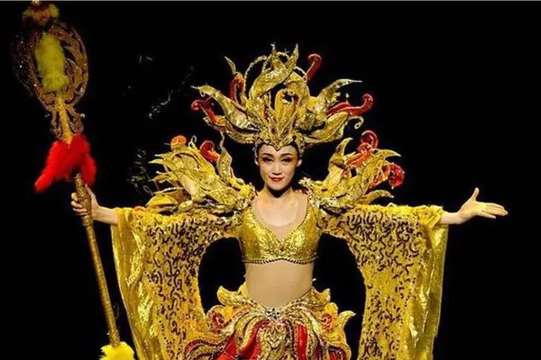 Experience Beijing's Golden Mask Dynasty Show with Ease & Comfort