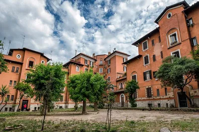 Garbatella Photo Tour: Capture Rome's Garden City Charm