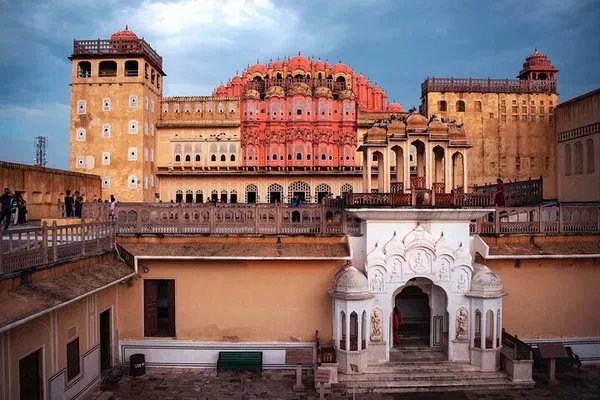 Discover Jaipur's Majesty: A Luxurious Day Trip by Private Car