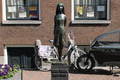 Anne Frank & WWII Private Tour: Amsterdam History