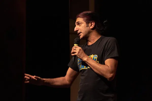 Berlin Comedy & Pizza: English Show Ticket in Mitte