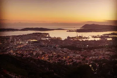 Toulon Port & Old City Guided Tour: Discover Provence!