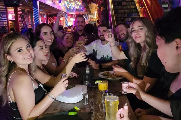 Hell's Kitchen NYC Bar Tour: Gangsters & Broadway Glamour