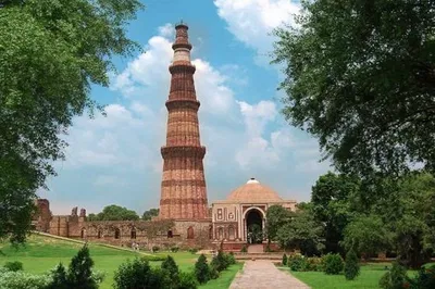 Unveiling Delhi's Dichotomy: A Private Heritage & Modernity Tour