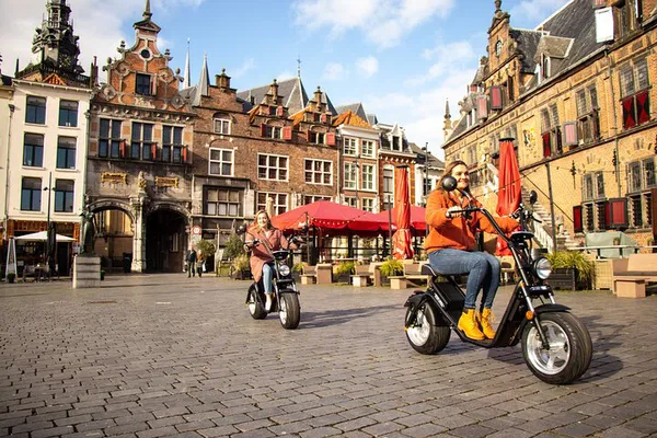 Nijmegen E-Chopper Adventure: Explore the City at Your Own Pace!