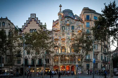 Uncover Barcelona's Soul: A Gaudi, Tapa, and Architecture Adventure