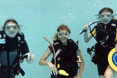 Thurgau's Underwater World: Discover Scuba Diving in Belize!