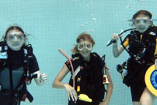 Thurgau's Underwater World: Discover Scuba Diving in Belize!