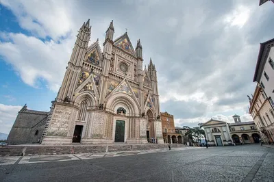 Unveiling Orvieto's Secrets: A Private Cathedral & City Exploration