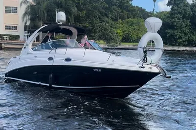 Miami Yacht Life: Private Tours, Stunning Views & Unforgettable Celebrations!