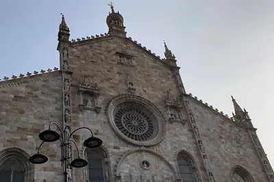 Discover Como's Charm: A Self-Guided Walking Adventure