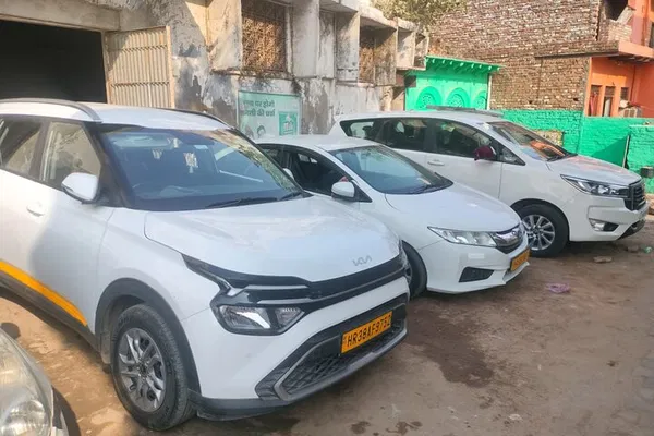 Explore India Your Way: Private Agra Car & Driver Adventure