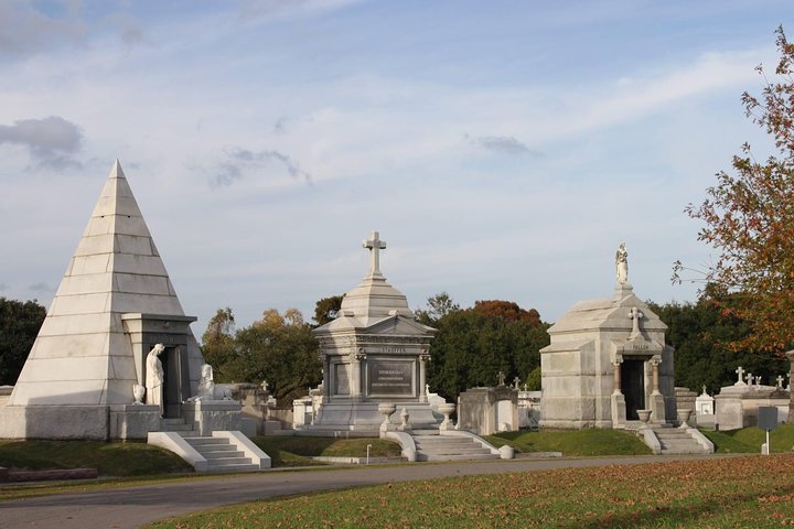 Lake Lawn Metairie Cemetery: Uncover New Orleans' Past Through Stone and Sculpture