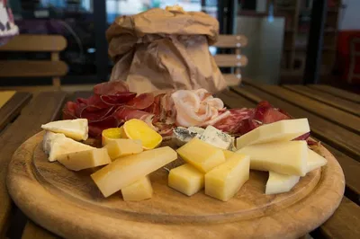 Lake Como Nights: Discover Hidden Gems & Local Flavors