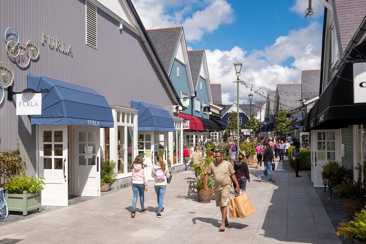 Luxury Shopping Spree: Private Kildare Village Tour from Dublin