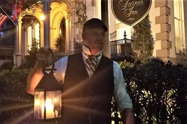 Savannah Ghost Tour: History & Haunts by Candlelight