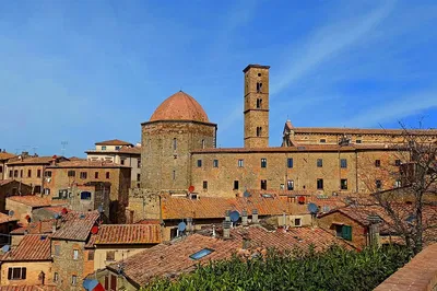 Tuscan Time Warp: Private Volterra & San Gimignano Wine Tour