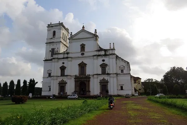 Goa's Hidden Gems: Churches, Temples & Spice Plantation Adventure