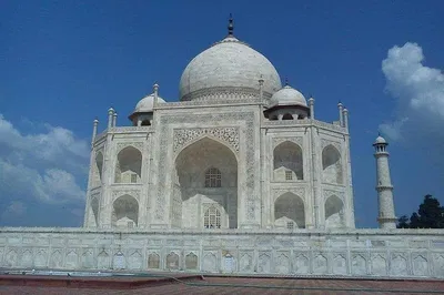 Taj Mahal Luxury Tour: Private Car from Delhi
