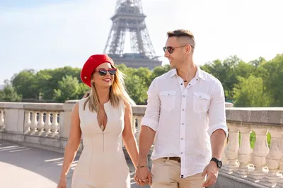 Paris Photoshoot: Eiffel Tower & Louvre - Best Spots!