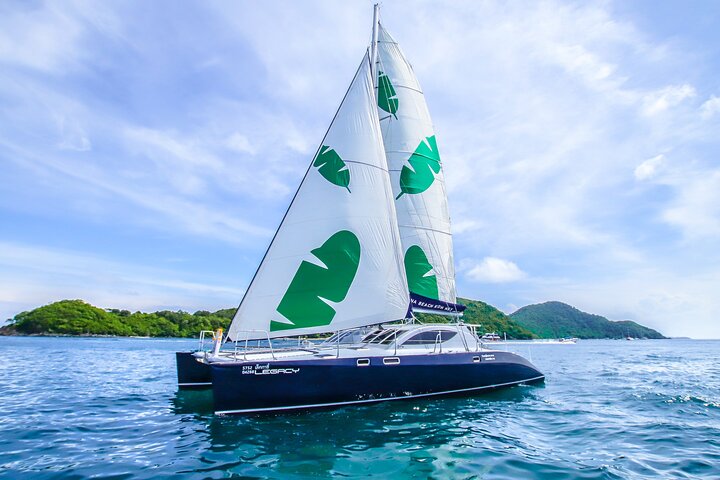 Luxury Private Boat Tour in Coastal Thailand: Unforgettable Journeys Await