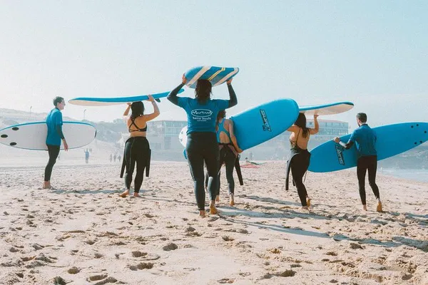Ride the Waves: Unforgettable Surf Experience in Cascais!