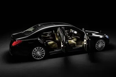 Luxury Airport Transfer: Arrive in Amsterdam in Style