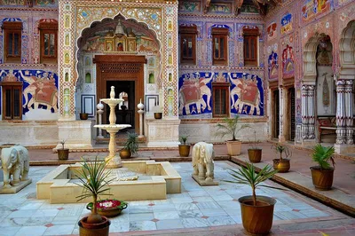 Discover Shekhawati's Fresco Art: A Private Day Trip from Jaipur