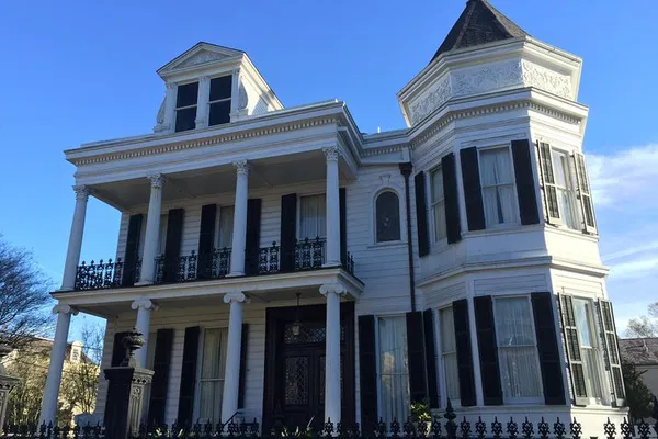 Unveiling Architectural Splendor: A Garden District & Cemetery Tour
