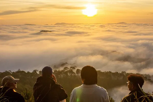 Da Lat Sunrise Hike: Hon Bo Peak Adventure with Breakfast