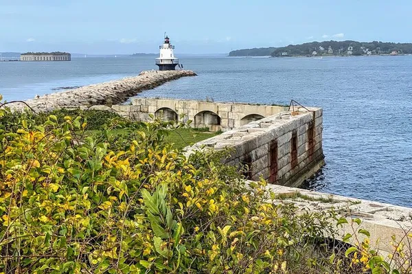 Portland's Historic Lighthouses: Trolley Tour Adventure