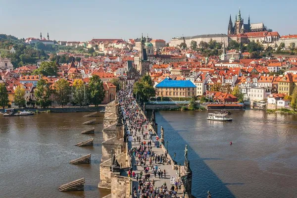 Stress-Free City Transfer: Berlin to Prague with Sightseeing