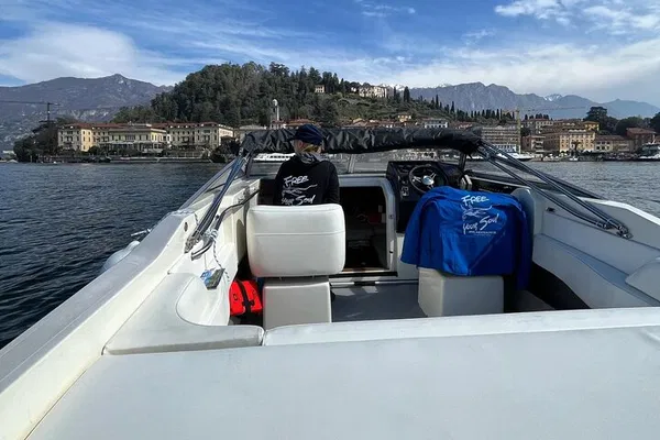 Bellagio: Private Boat Tour of Lake Como's Wonders