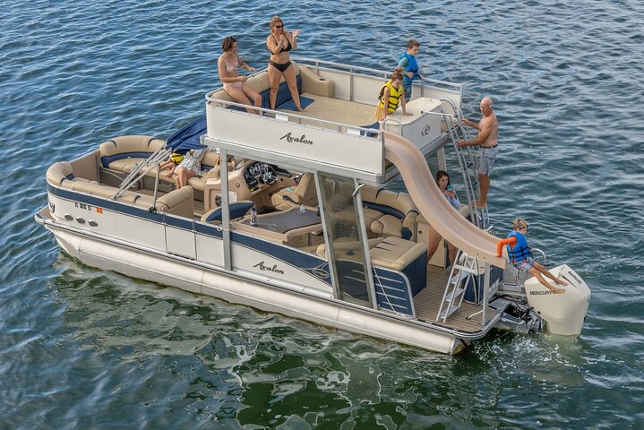 Dunedin's Delight: A Private Boating Adventure on the Platinum Funship