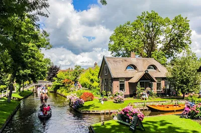 Giethoorn's Charm: A Personalized Dutch Countryside Escape