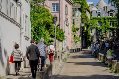 Uncover Parisian Wine Secrets: Vineyard Visit & Tasting at Clos Montmartre!