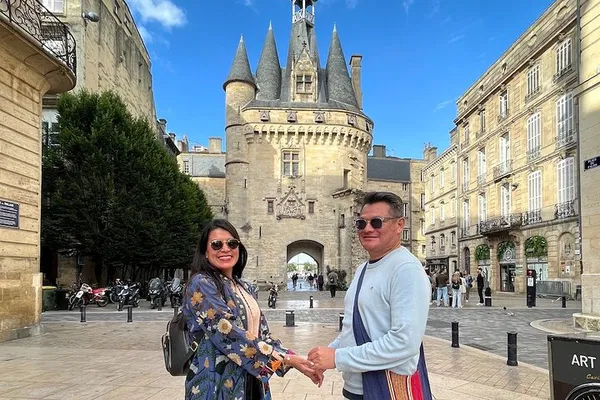 Unveiling Bordeaux: A Personalized Historical Journey with a Local Expert