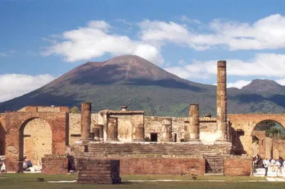 Pompeii's Peaceful Sunset Stroll: An Intimate Archaeological Adventure