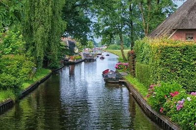 Schiphol Airport to Giethoorn Private Transfer